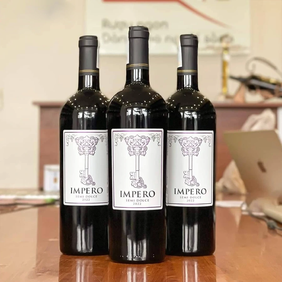 Vang Ý Impero Semi Dolce 11% Nhãn Tím