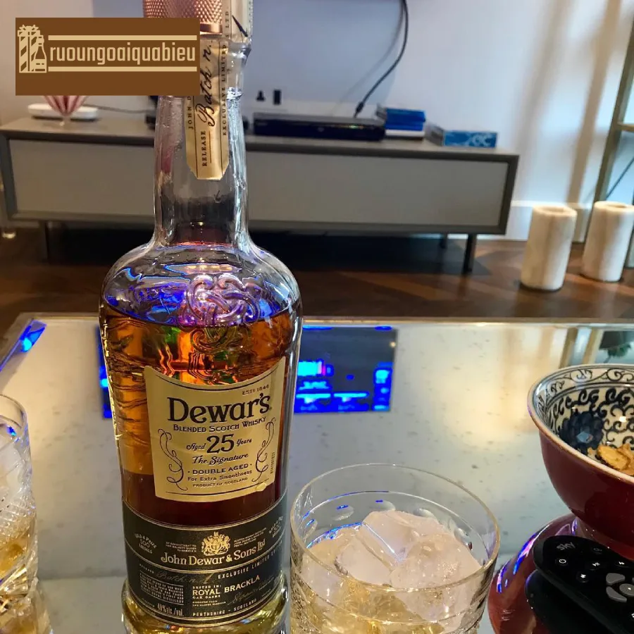 Cách pha chế cocktail Royal Nectar từ rượu Dewar's 25